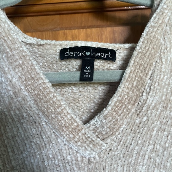 Super soft tan sweater - Picture 3 of 3